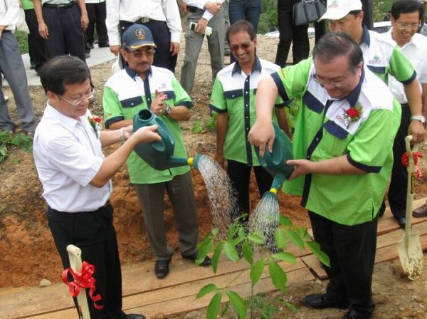 广垦橡胶（婆联）公司18万亩橡胶种植项目启动(图2)